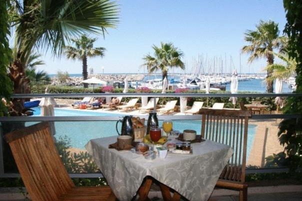 لا غراند موت Hotel Azur Bord De Mer المظهر الخارجي الصورة